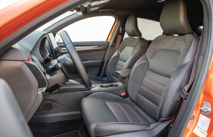 Renault Arkana E-Tech 145 R.S. Line – fotele