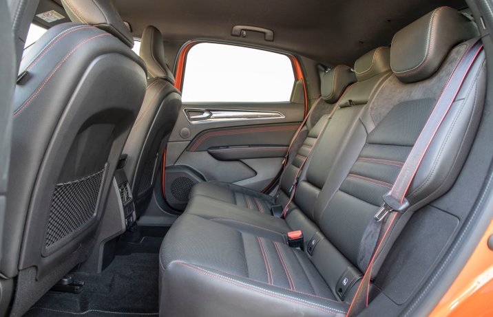 Renault Arkana E-Tech 145 R.S. Line – kanapa