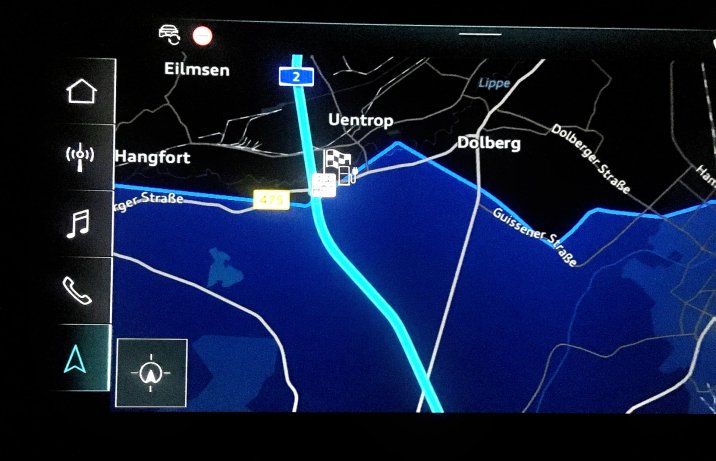 Audi Q4 40 e-tron S line – widok mapy z nawigacji