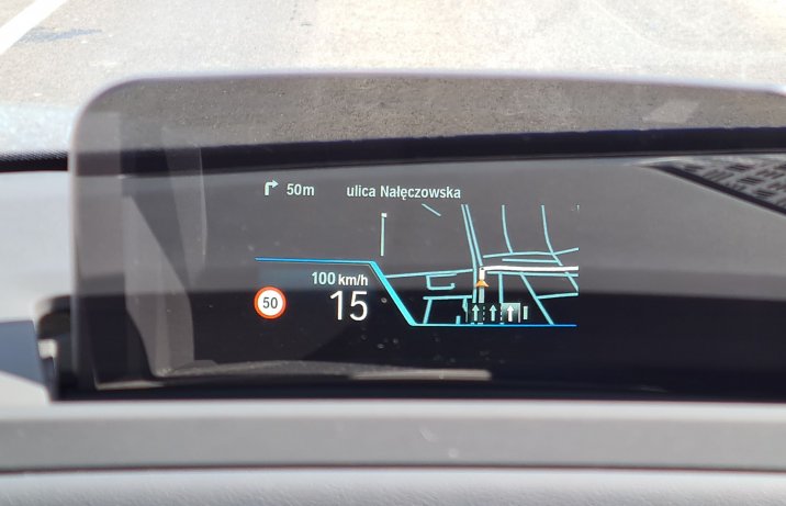 BMW 223i Active Tourer - ekran head-up