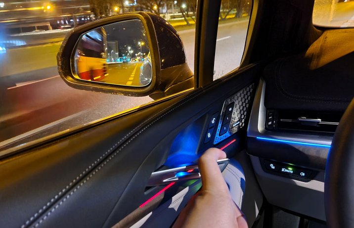 BMW 223i Active Tourer - ostrzeganie przy wysiadaniu