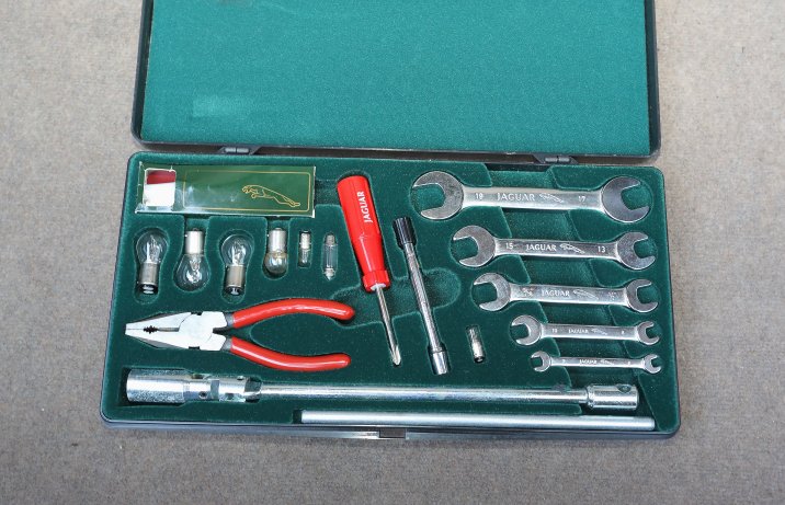 Jaguar – skrzynka z narzędziami