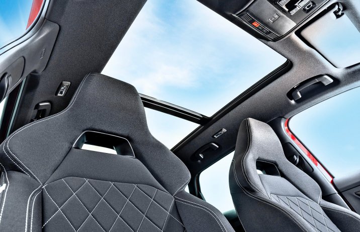 Skoda Karoq – fotele i okno panoramiczne