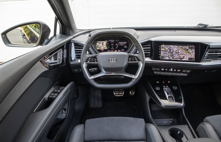 Audi Q4 Sportback e-tron 50 quattro – kokpit, deska rozdzielcza