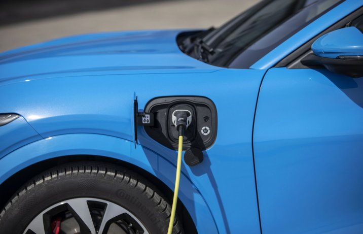 Ford Mustang Mach-E AWD 98 kWh – ładowanie