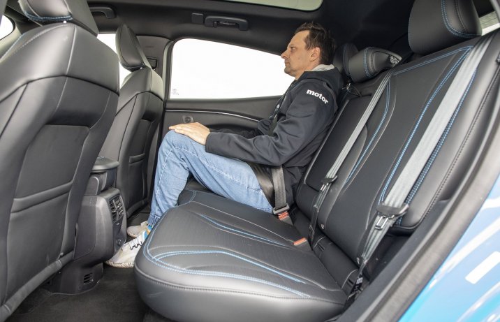 Ford Mustang Mach-E AWD 98 kWh – kanapa