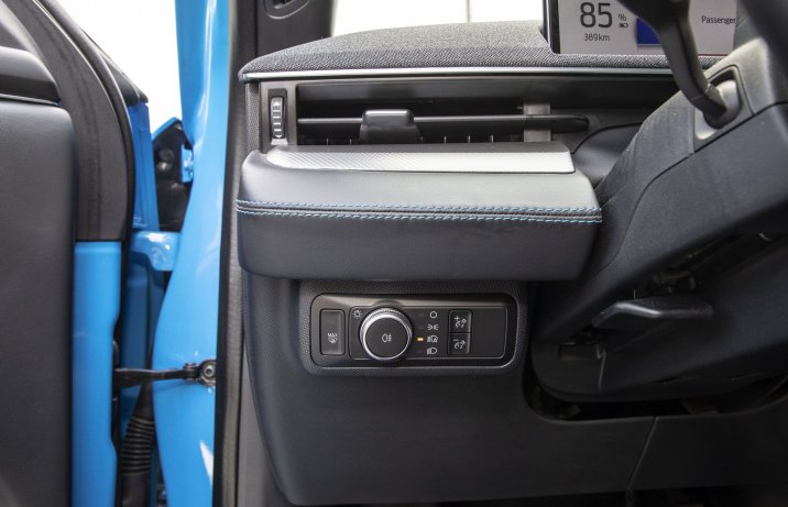 Ford Mustang Mach-E AWD 98 kWh – regulacja świateł, oświetlenia