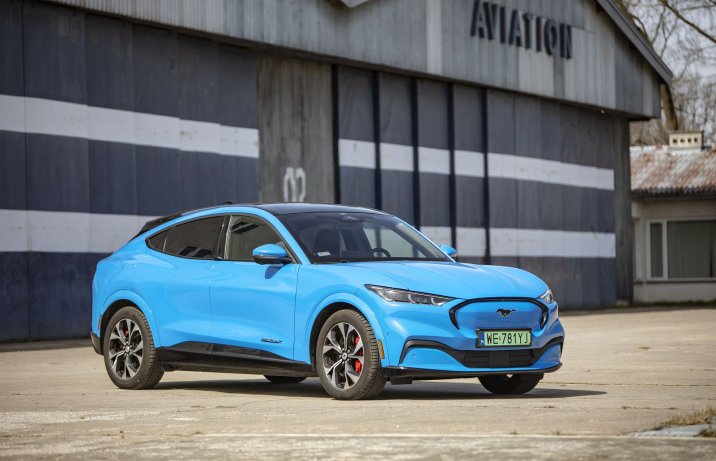 Ford Mustang Mach-E AWD 98 kWh – przód