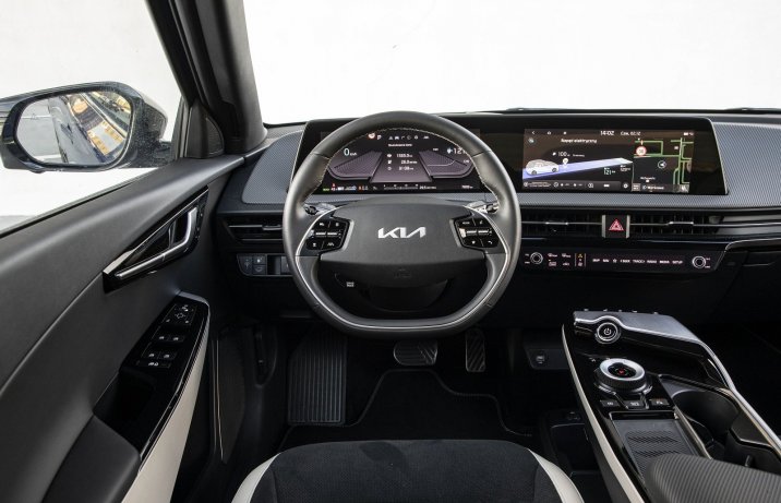 Kia EV6 77,4 kWh AWD – kokpit, deska rozdzielcza