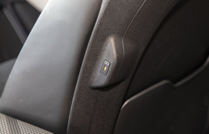 Kia EV6 77,4 kWh AWD – USB z tyłu