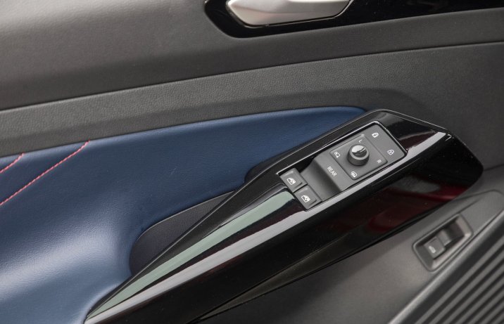 Volkswagen ID.4 GTX – przyciski szyb