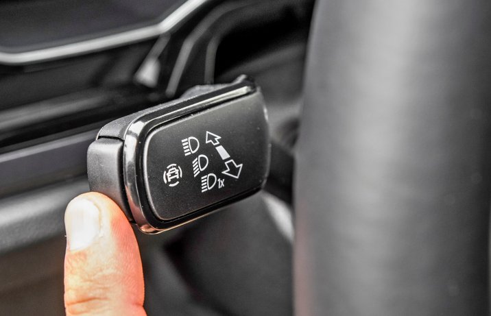 Volkswagen Taigo 1.0 TSI DSG Style – dźwignia przy kierownicy