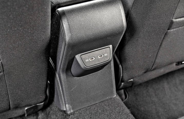 Volkswagen Taigo 1.0 TSI DSG Style – porty USB-C