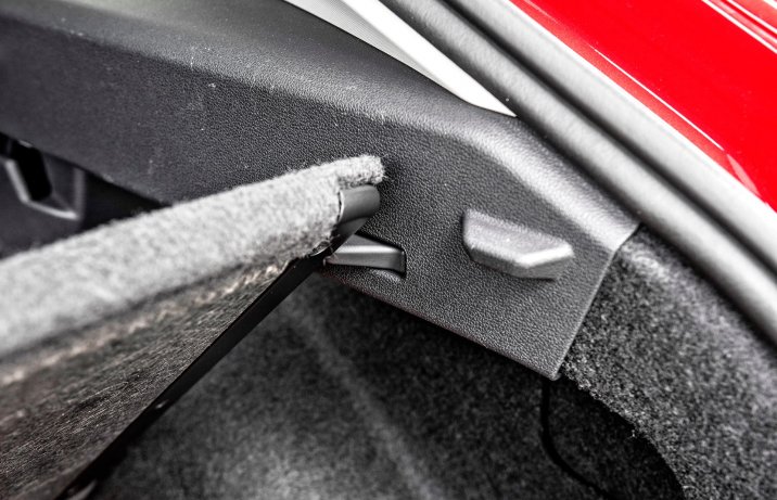 Volkswagen Taigo 1.0 TSI DSG Style – mocowanie półki