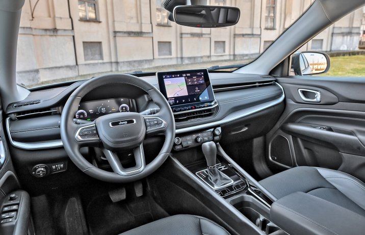 Jeep Compass e-hybrid – deska rozdzielcza