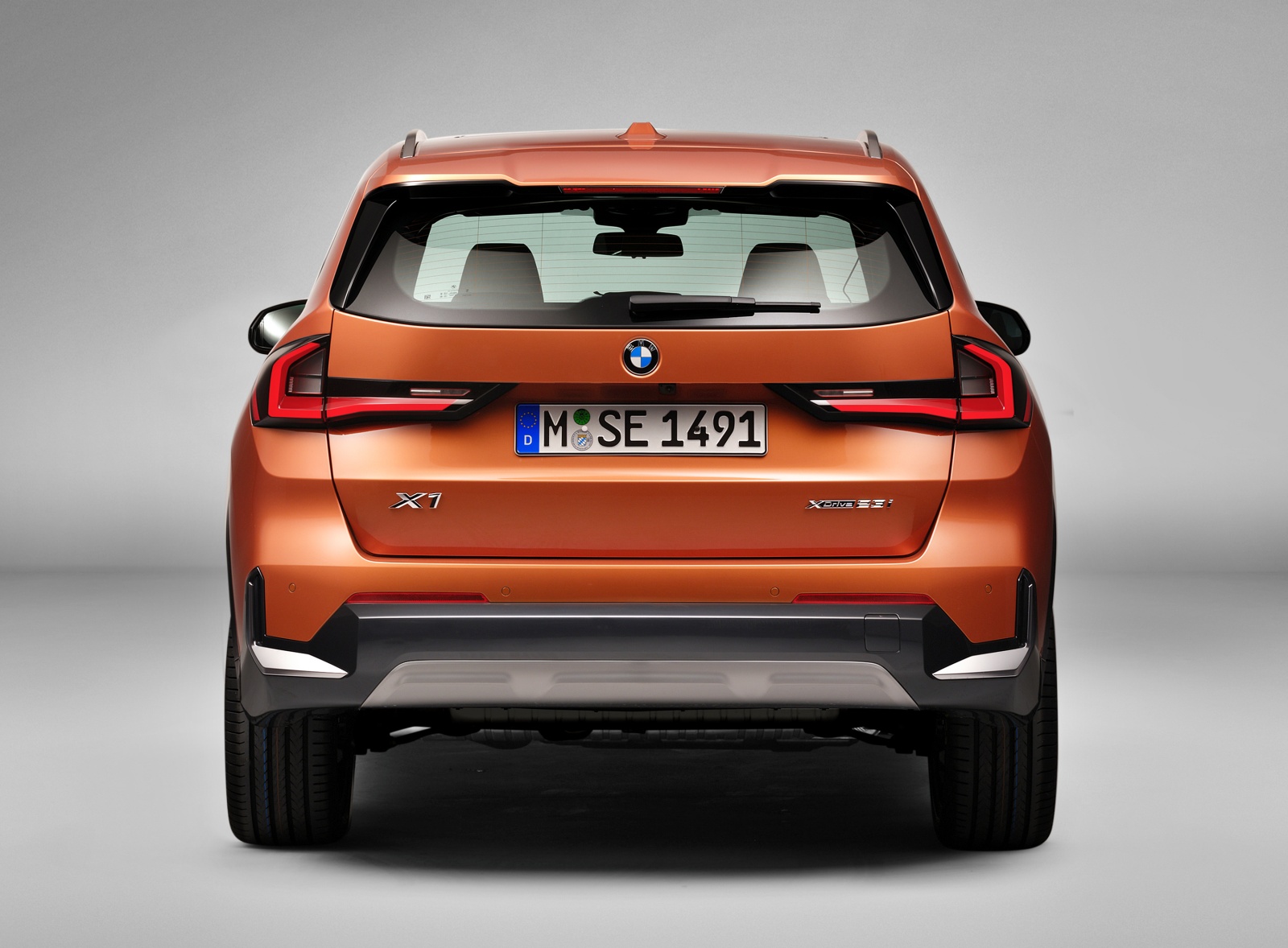 bmw_x1_tyl_1