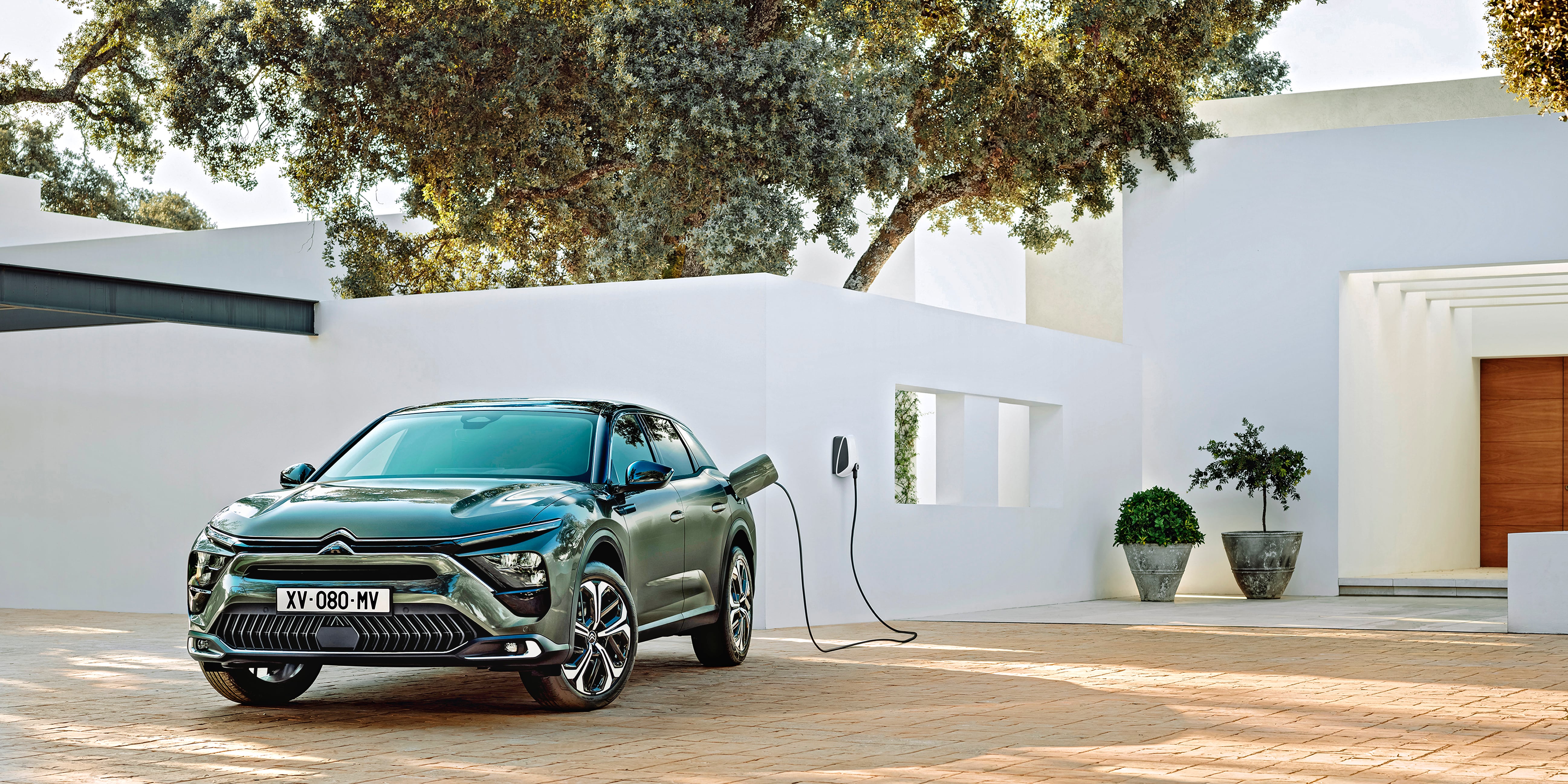 Citroën C5 X Plug-in Hybrid podczas ładowania