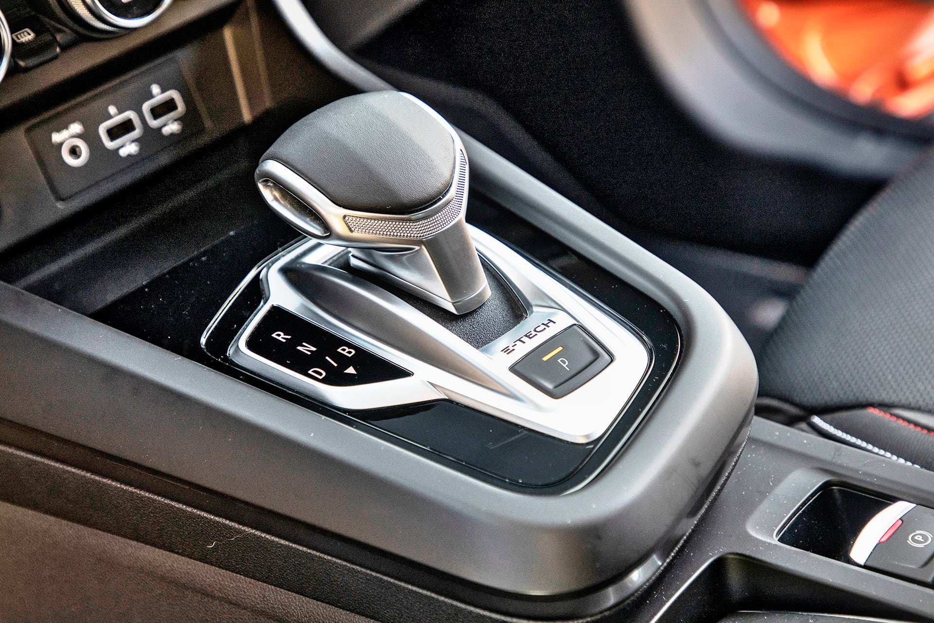 Renault Arkana E-Tech 145 R.S. Line – selektor kierunku jazdy