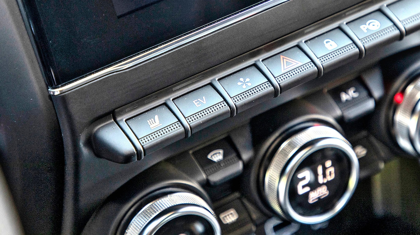 Renault Arkana E-Tech 145 R.S. Line – przycisk EV