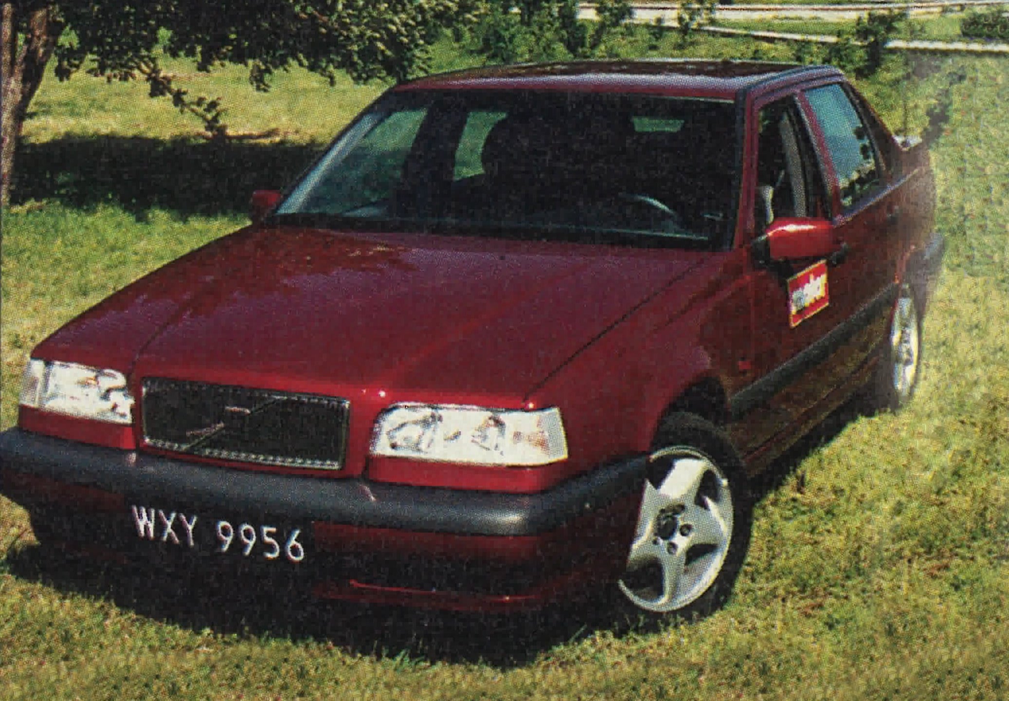 Volvo 850 T5 przód na trawie