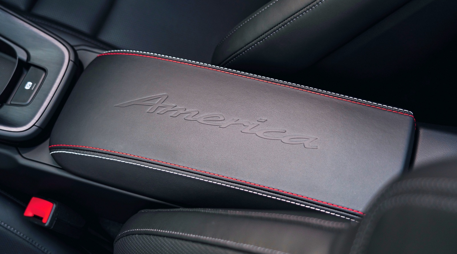 porsche_911_carrera_GTS_cabriolet_america_podlokietnik