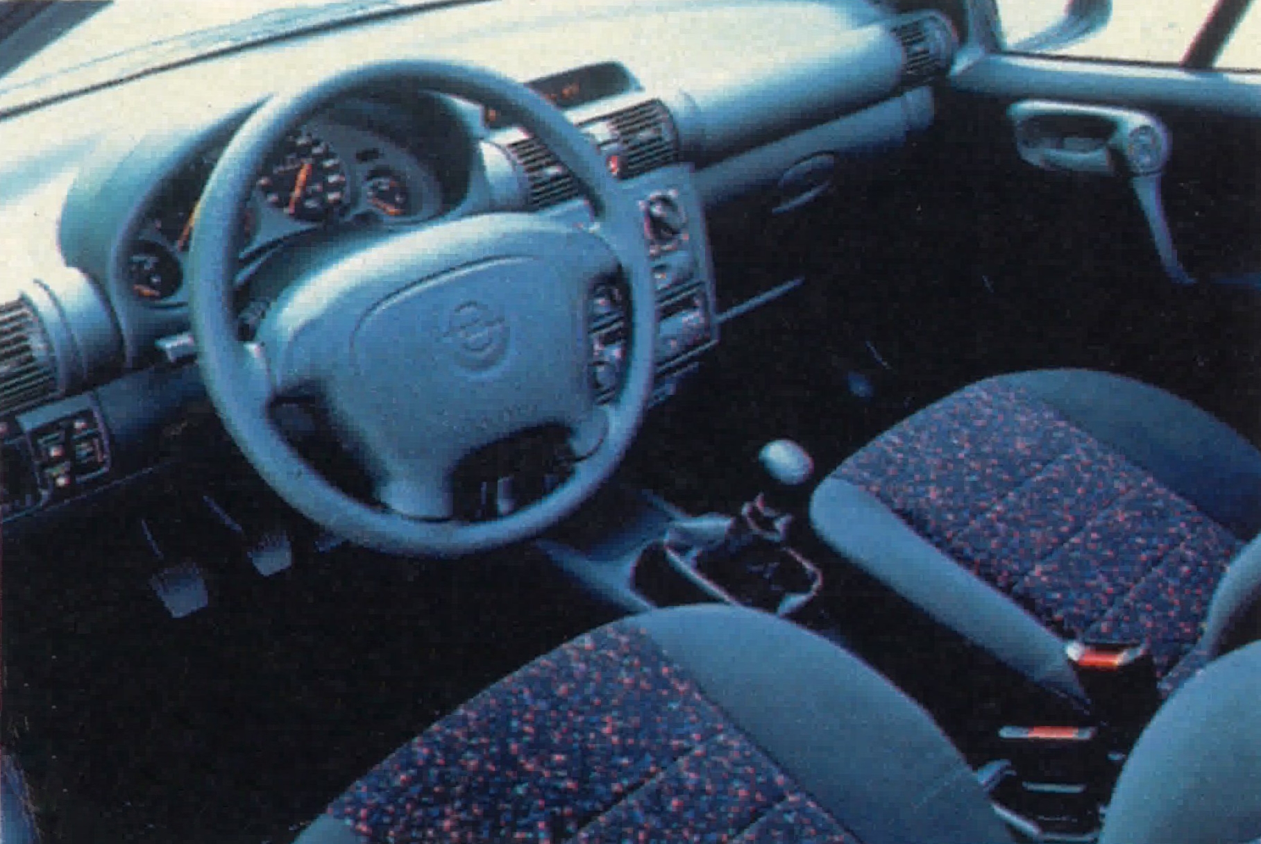 Opel Tigra deska rozdzielcza