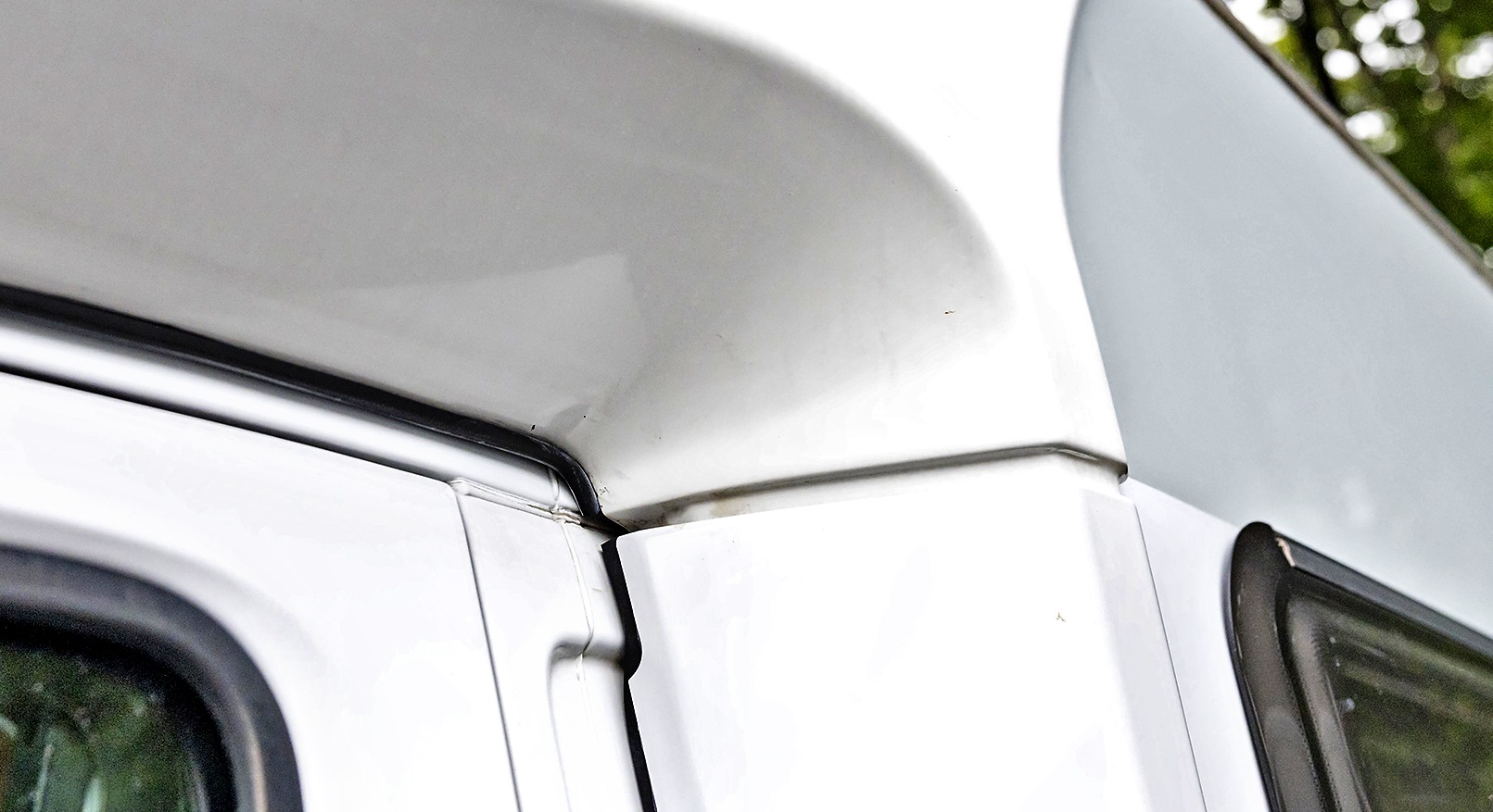 kamper uszkodzenie nadwozia