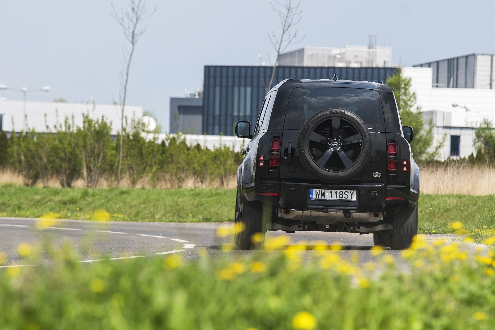 land_rover_defender_p300_tył