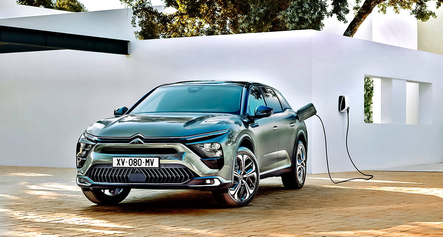 Citroen C5 X  – w trakcie ładowania przód