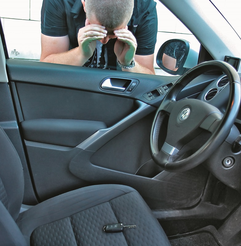 zatrzasniete kluczyki w aucie