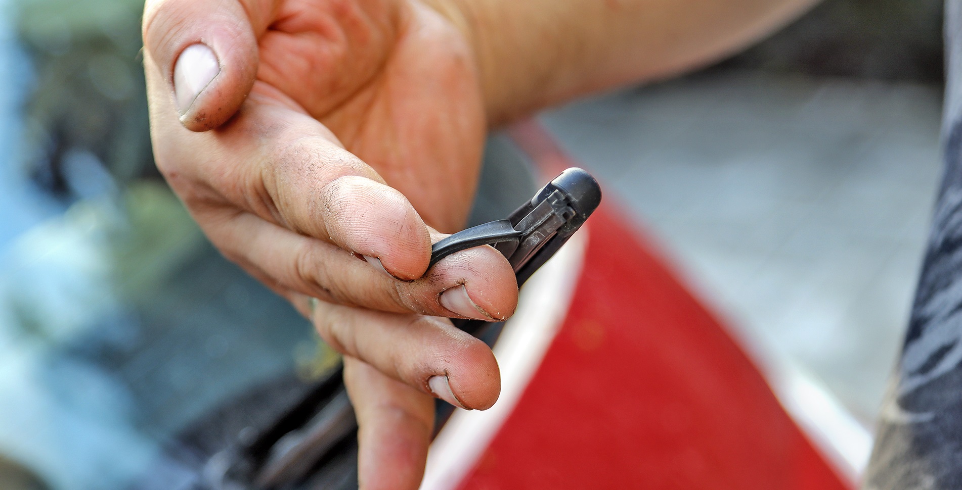 uszkodzone pioro wycieraczki