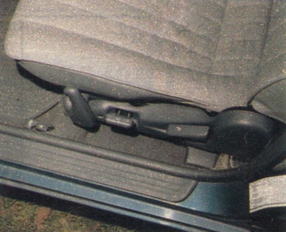 Mitsubishi Lancer 1.3 - seat height adjustment