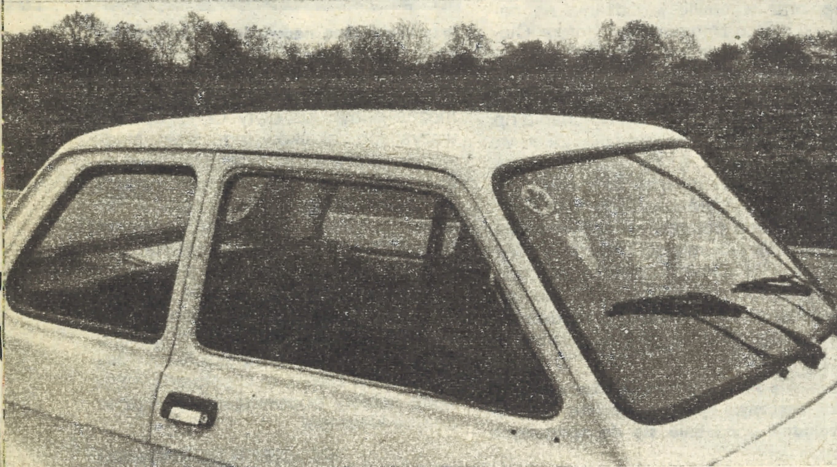 Fiat 126p - góra nadwozia bez bagażnika dachowego