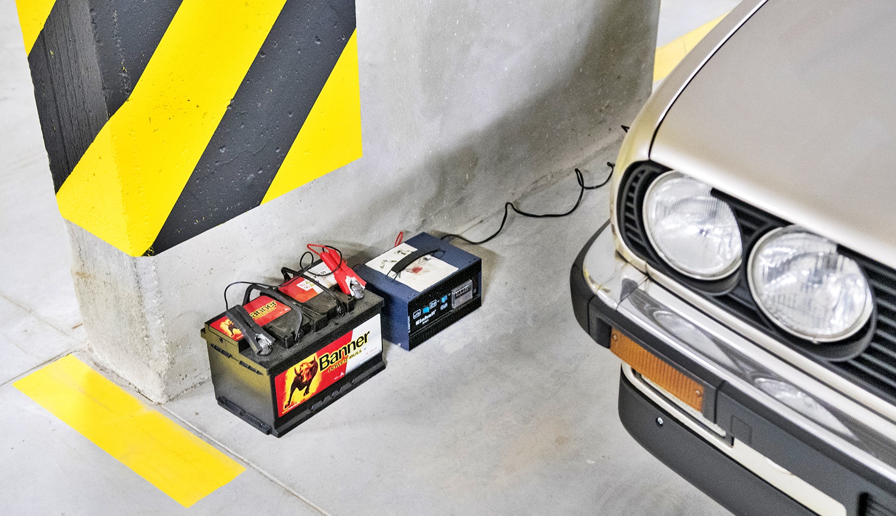 ladowanie akumulatorow w garazu podziemnym