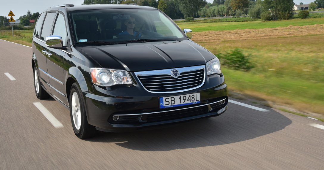 Jadąca Lancia Voyager