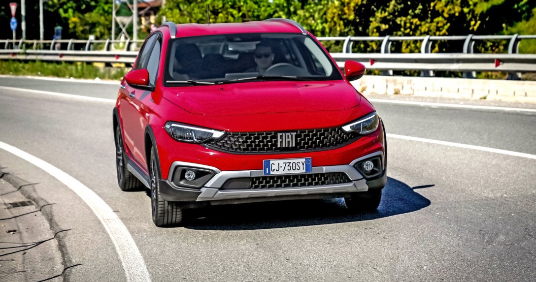 Fiat Tipo Hybrid – przód w ruchu