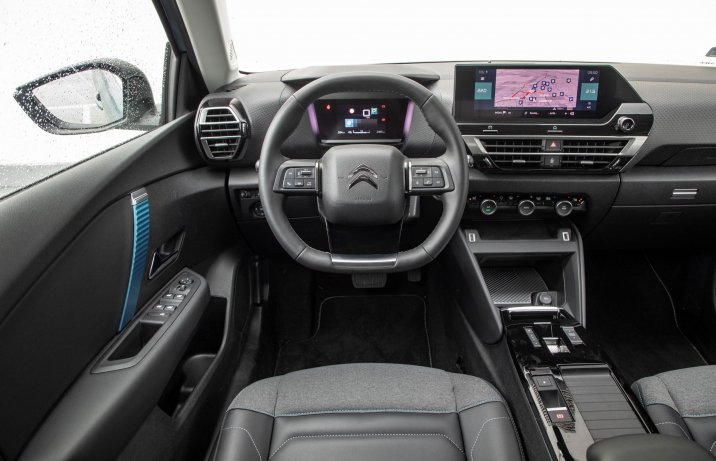 Citroen e-C4 - kokpit