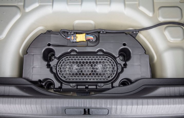 Citroen e-C4 - pod bagażnikiem