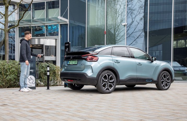 Citroen e-C4 - ładowanie