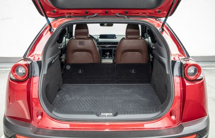 Mazda MX-30 - złożona kanapa