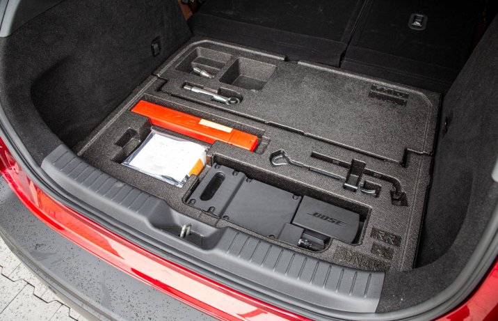 Mazda MX-30 - pod bagażnikiem