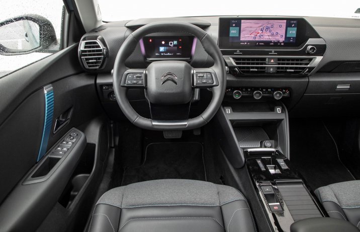 Citroen e-C4 - kokpit