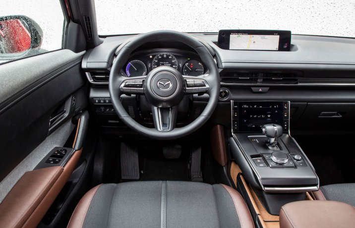 Mazda MX-30 - kokpit