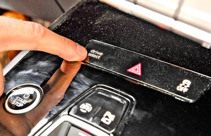 Audi Q4 e-tron 40 S line – przyciski drive select i esp