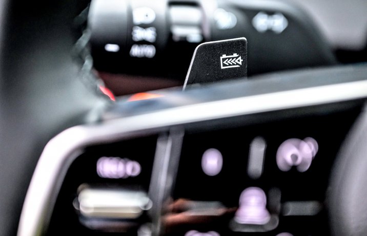 Renault Megane E-Tech – wybór poziomów rekuperacji