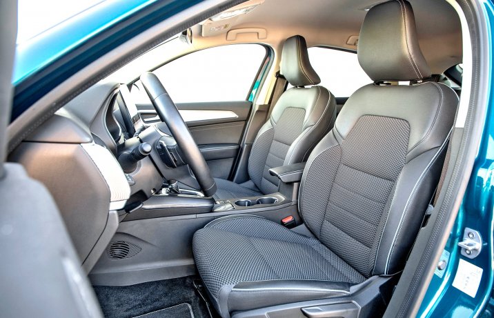 Renault Arkana TCe 160 – fotele