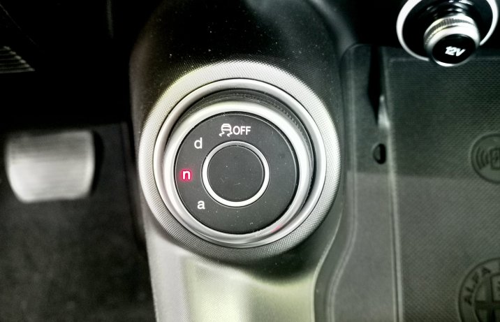 Alfa Romeo Tonale – pokrętło wyboru trybów jazdy
