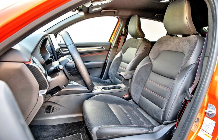 Renault Arkana E-Tech 145 R.S. Line – fotele