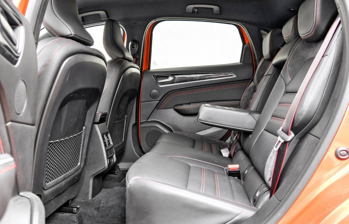 Renault Arkana E-Tech 145 R.S. Line – kanapa