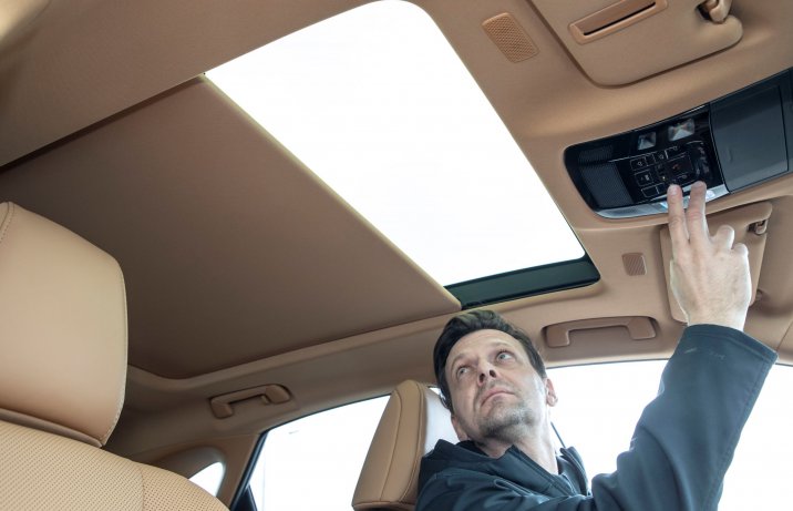 Lexus NX - okno dachowe